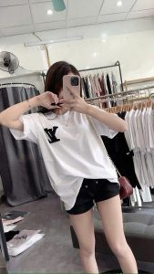 Áo thun LV logo thêu form rộng